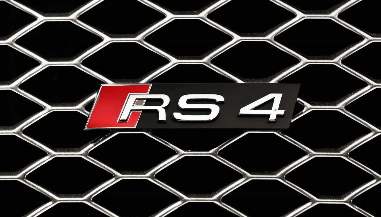 Audi RS et Volkswagen Type R dans l'atelier